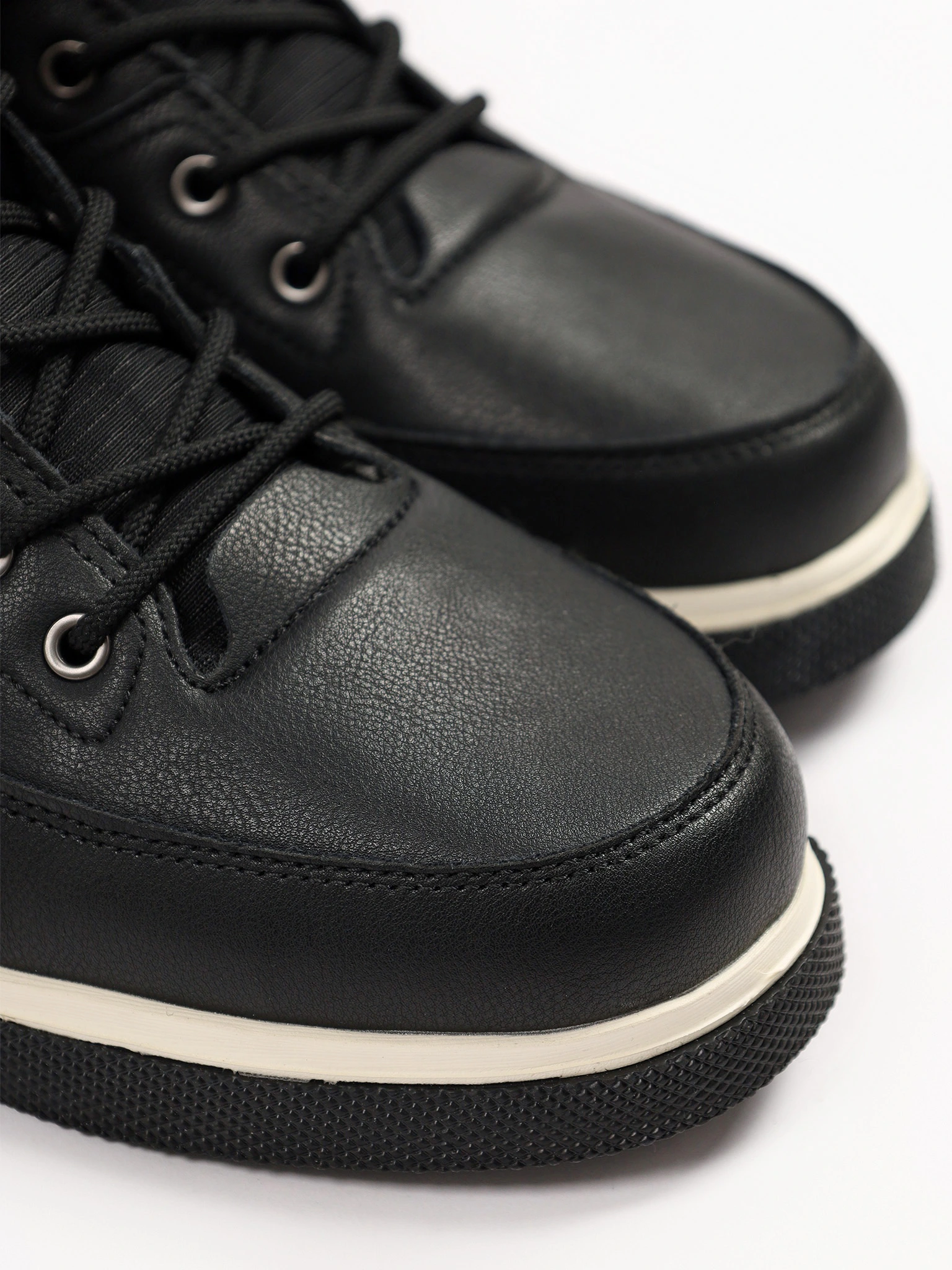 Ботинки комбинированные черного цвета на контрастной средней подошве